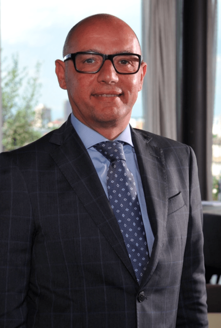 talk with diego novarino general manager hotel viu headshot